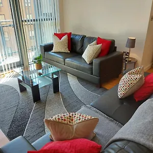  Apartment 2 Bed, 2 Bath, Free Parking & Wifi